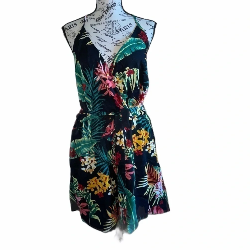 SHEIN faux wrap shorts romper. Size 2X - Picture 2 of 6